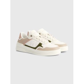 Zapatillas-Essential-con-monograma-TH