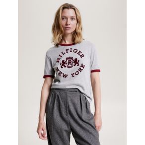 Remera-con-logo-universitario-aterciopelado